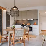 Ferrat - 3 Bedrooms In Eixample Esquerra